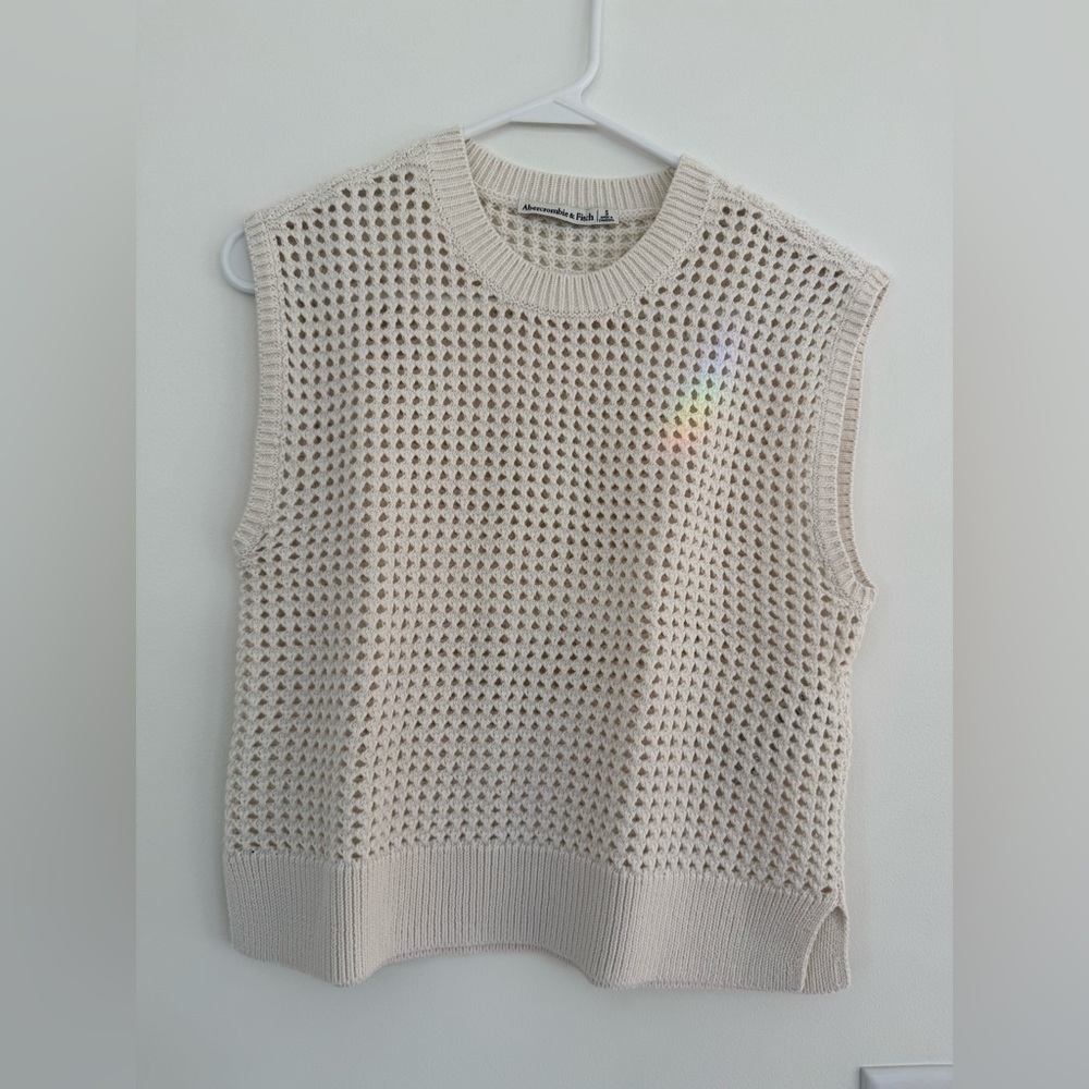 Abercrombie & Fitch Crochet-Style Shell Top in White, size S